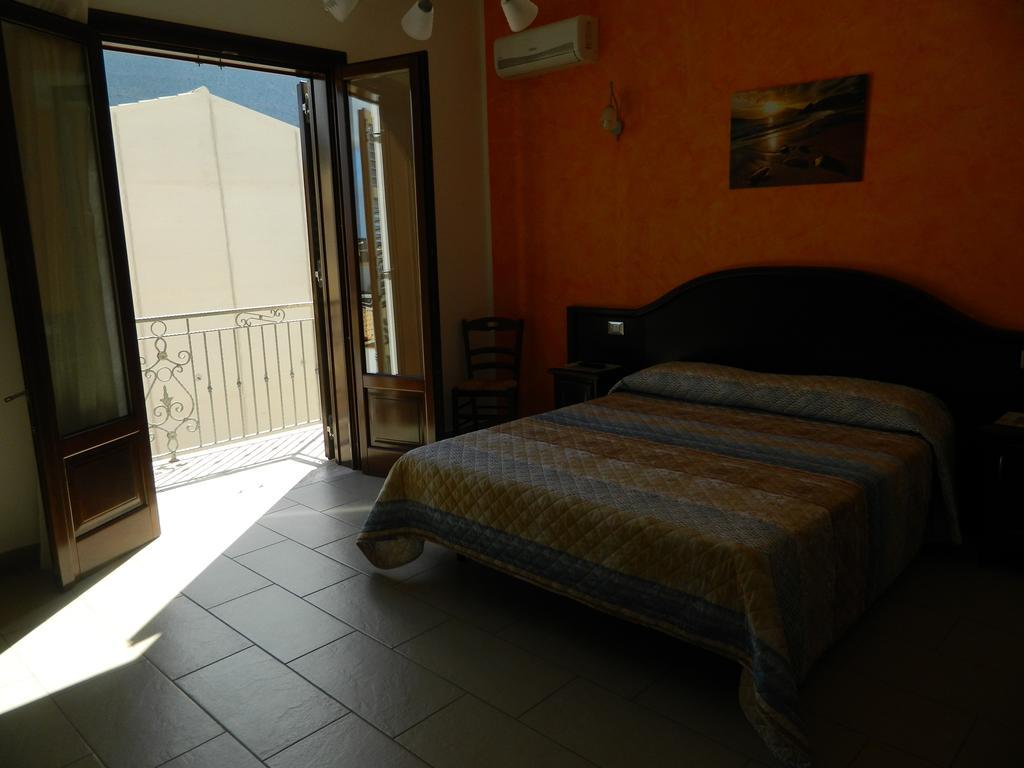 קסטלוצו Baia Santa Margherita B&B חדר תמונה